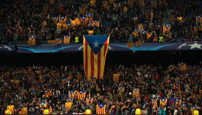 Esteladas en el Camp Nou.