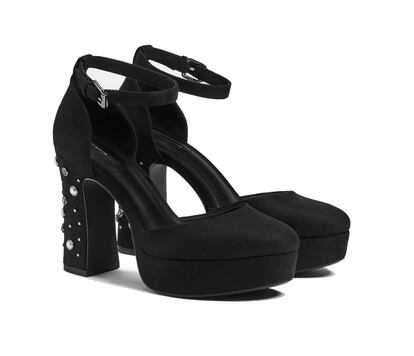 Zapatos negros con plataforma de Bershka (29,99 euros)