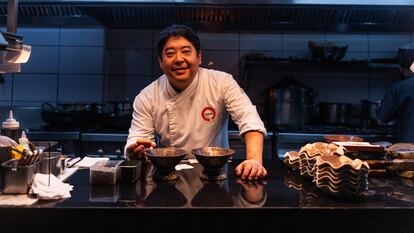 El Mitsuharu Tsumura, conocido como Micha, en el restaurante Maido, en Lima (Perú).