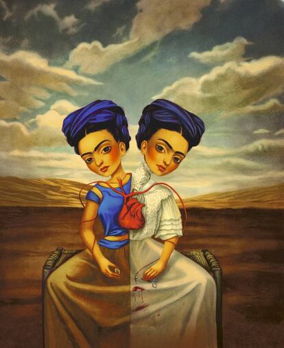 Lacombe hace su propia versión del autoretrato "Las dos Fridas", en la que ella se representa vestida a la manera tradicional (izquierda), como le gustaba a Diego Rivera, y de blanco cuando lucha contra el dolor. El cuadro original fue expuesto en la Galería de Arte Mexicano en 1940.