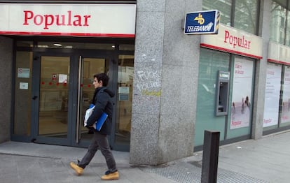 Una sucursal de Banco Popular en Madrid con la nueva imagen corporativa.