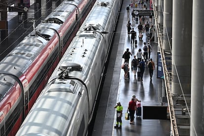 Trenes AVE en la estación de Atocha.