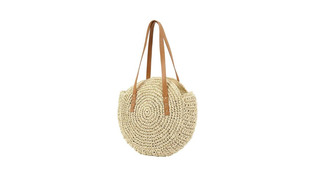 El bolso bohemio de rafia.