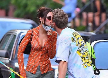 Emily Ratajkowski kisses Sebastian Bear-McClard on a New York street in 2021.