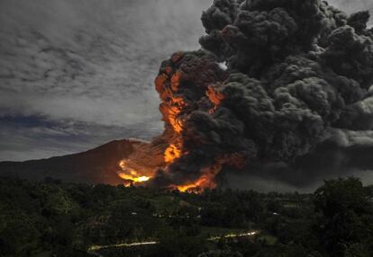 El volcán, de 2.457 metros de altitud, entró en erupción en agosto de 2010 después de 400 años dormido y muestra una actividad incesante desde septiembre de 2013.