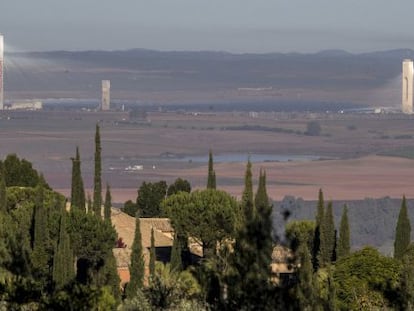 Las Torres de la Plataforma solar Sol&uacute;car.