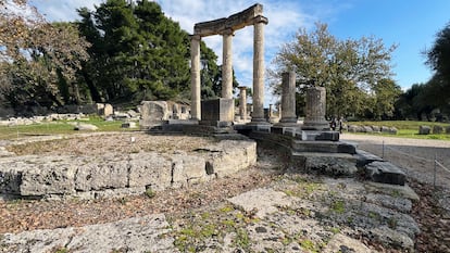 Restos del Filipeo, templo circular de orden jónico mandado construir por el rey Filipo II de Macedonia, padre de Alejandro Magno. 