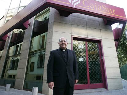 Santiago Gómez Sierra, presidente de Cajasur, a la salida de la reunión