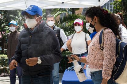 Asistentes con mascarilla a un mitin electoral del PAN en Miguel Hidalgo, Ciudad de México.