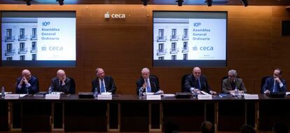 De izquierda a derecha: Fernando Conlledo Secretario General de Ceca; Carlos Egea Secretario del Consejo de CECA; Amado Franco,  Vicepresidente del Consejo de CECA; Isidro Fain&eacute;, Presidente del Consejo de CECA, Jos&eacute; Mar&iacute;a M&eacute;ndez Director de Ceca y Cecabank; Braulio Medel; Vicepresidente del Consejo de CECA y  Gregorio Villalabeitia Vicepresidente del Consejo de CECA 