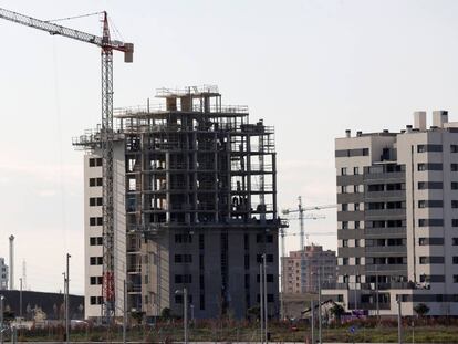 Bloques de viviendas en construcción en el barrio madrileño de El Cañaveral.