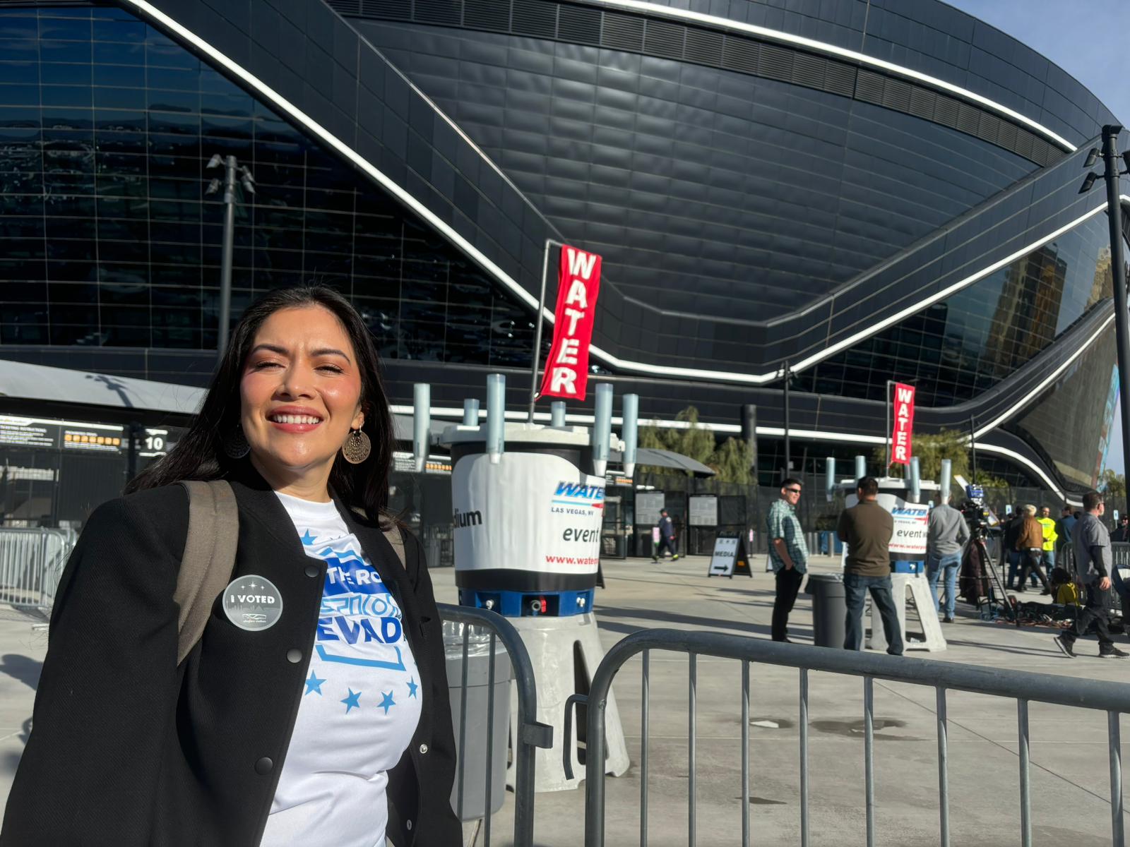 Blanca Macías, de 34 años y mexicana de nacimiento, activista por el voto en Nevada, en el estadio Allegiant de Las Vegas, el 5 de noviembre de 2024.