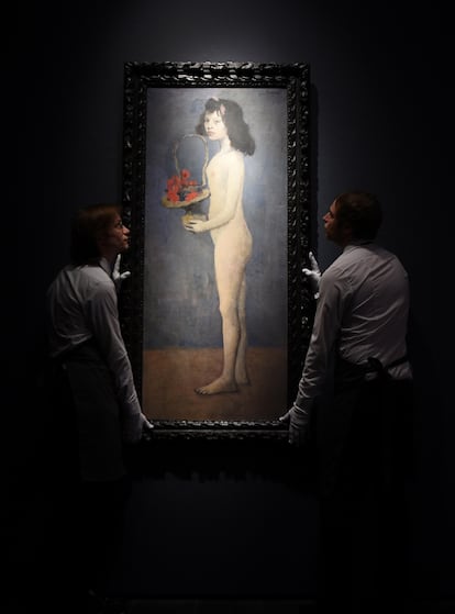 'Chica joven con una cesta de flores' (1905), fotografiado en la casa de subastas Christie’s, en Londres.