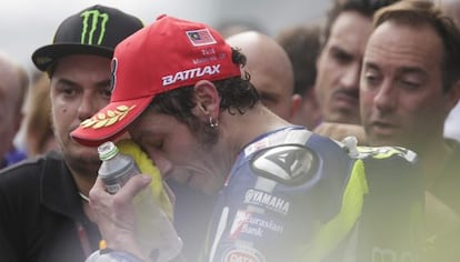 Rossi antes de subir al podio en Sepang, Malasia.