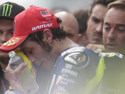 Rossi antes de subir al podio en Sepang, Malasia.