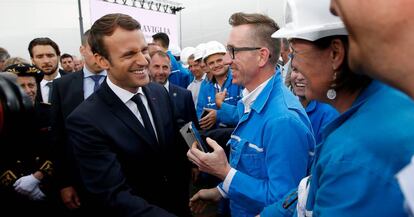 El presidente franc&eacute;s, Emmanuel Macron, en el astillero de STX France en Saint-Nazaire, en mayo pasado.