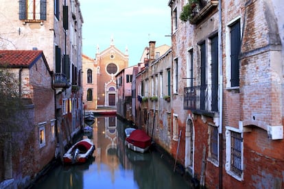 Uno de los secretos mejor guardados de Venecia es esta sobria catedral gótica, muy cercana a la casa de Tintoretto, construida con ladrillo y dedicada a barqueros, mercaderes y viajeros (que no turistas).