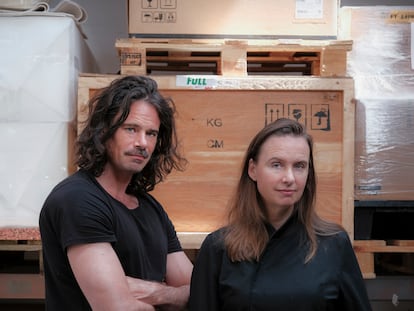 Ralph Nauta y Lonneke Gordijn, pareja creativa conocida como Studio Drift, en su estudio en Ámsterdam.