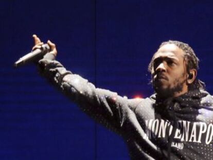 Kendrick Lamar detuvo su concierto en el Hangout Fest cuando una fan a la que había invitado al escenario repitió varias veces el término  nigga 