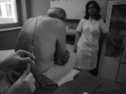 Un paciente, en la unidad del dolor del hospital Doce de Octubre de Madrid en una imagen de archivo.