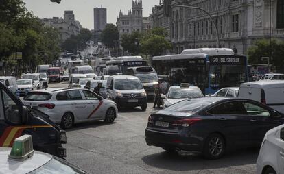 Un tramo de la calle Alcalá con Gran Via, en Madrid.