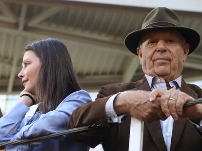 Carlos Falcó y su esposa, Esther Doña, en una corrida de toros en Illescas, Toledo, el 7 de marzo.