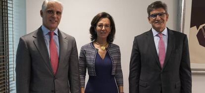 Andrea Orcel, nuevo consejero delegado de Santander; Ana Botín, presidenta ejecutiva de Santander, y José Antonio Álvarez, presidente ejecutivo de Santander España.