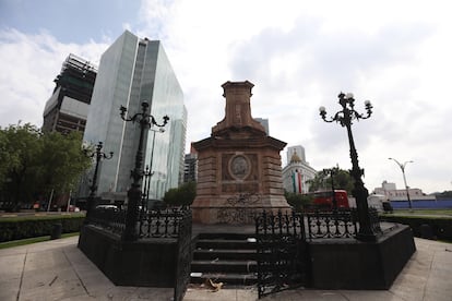 Pedestal donde se encontraba el monumento a Cristóbal Colón en la Ciudad de México.