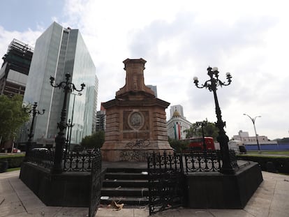 Pedestal donde se encontraba el monumento a Cristóbal Colón en la Ciudad de México.