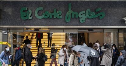 Entrada a un gran almacén de El Corte Inglés