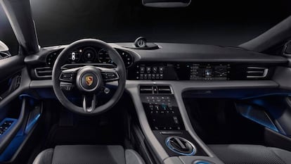 Interior del Porsche Taycan EV.