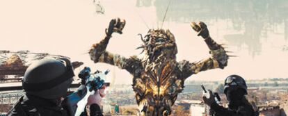 <b>No hace falta derrochar para lograr unos efectos especiales deslumbrantes: el surafricano Neill Blomkamp da una lección con <i>District 9,</i> una lúcida metáfora <i>alienheid.</i></b>