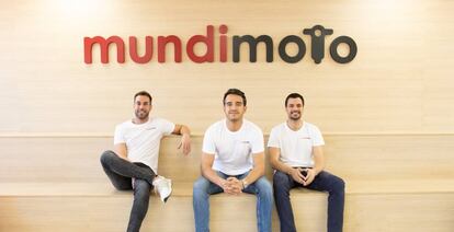 Alberto Fossas, cofundador de Mundimoto; Josep Talavera, fundador y CEO; y Alex Lopera, director de operaciones.