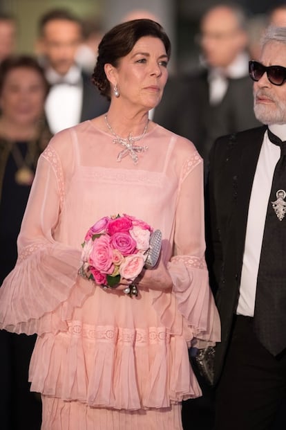 Carolina de Mónaco presidió sola este año el Baile de la Rosa, que recauda fondos para la fundación de su madre.