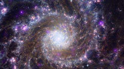 La galaxia espiral Messier 74, situada a unos 32 millones de años luz de la Tierra.