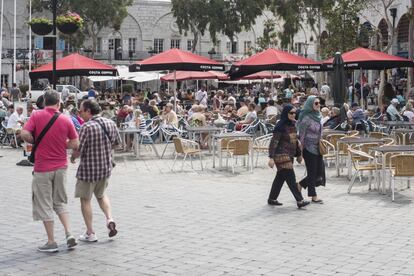 Terrazas en Casemates square en Gibraltar.