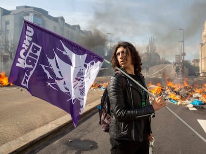 Sacha Coataniec, en la manifestación contra el retraso de las jubilaciones, en Nantes.