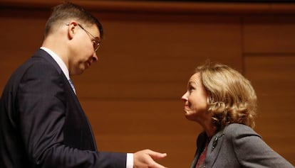 Nadia Calviño, the acting economy minister, with EC vice-president Valdis Dombrovskis.