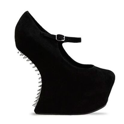 En ante y con clavos en las suelas, de Jeffrey Campbell.