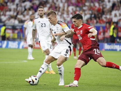 Toni Kroos en acción durante el partido del Grupo A de la Eurocopa 2024 entre Suiza y Alemania, en Frankfurt am Main (Alemania).