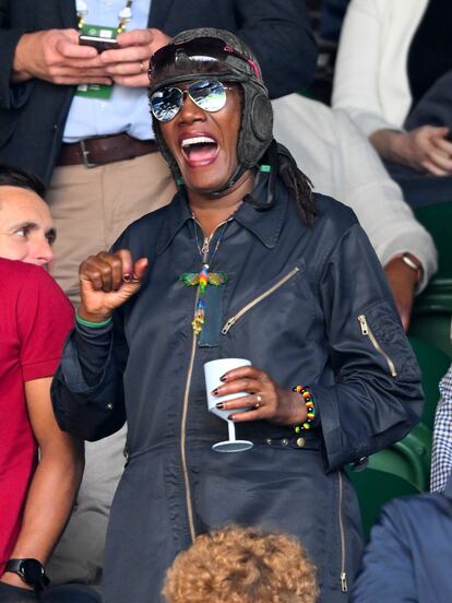 La icónica cantante Grace Jones disfruta de uno de los partidos en Wimbledon. 