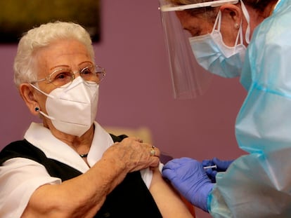 Araceli Hidalgo, 96, receives the Covid-19 vaccine on Sunday.