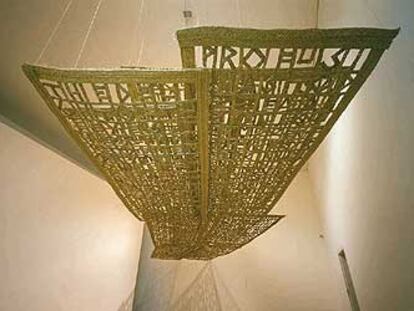 'Sin título (Pasaje I)' (2002), una de las esculturas de Cristina Iglesias instalada en la galería Whitechapel de Londres.