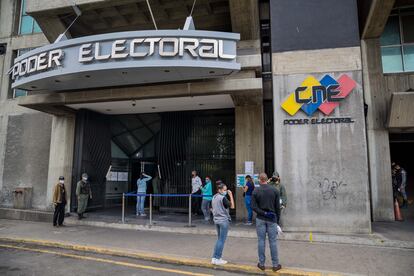 Ingreso a una de las sedes del Consejo Nacional Electoral (CNE), el 22 de junio de 2020, en Caracas.