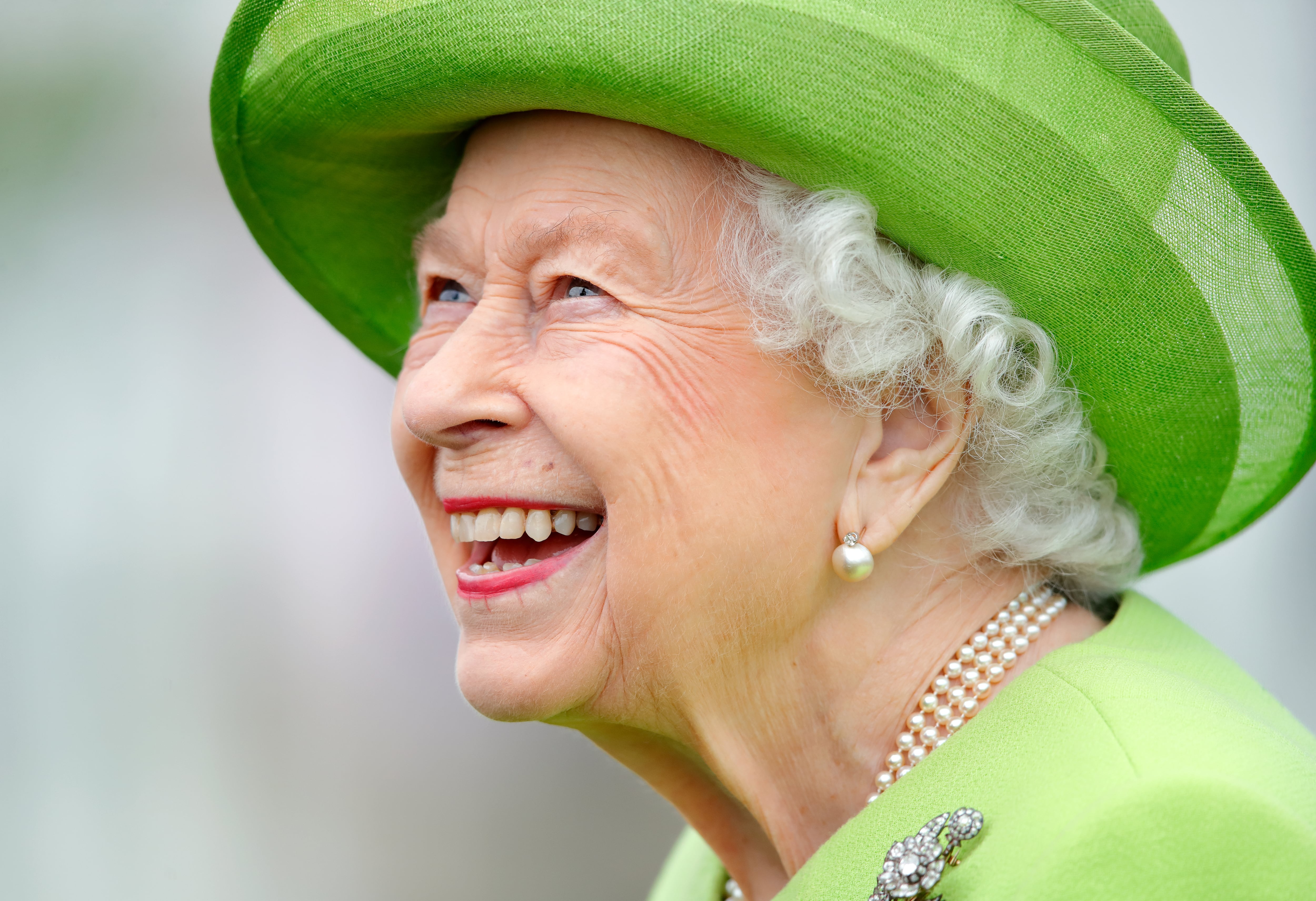 El centenario de Isabel II o la retrospectiva a una reina (y madre) que también cometió errores