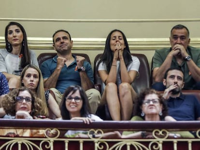 Representantes de RTVE, durante el pleno del Congreso.