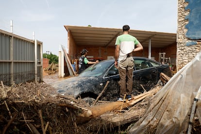 Daños materiales provocados por las intensas tormentas caídas en la localidad de Azuara (Zaragoza), este sábado.