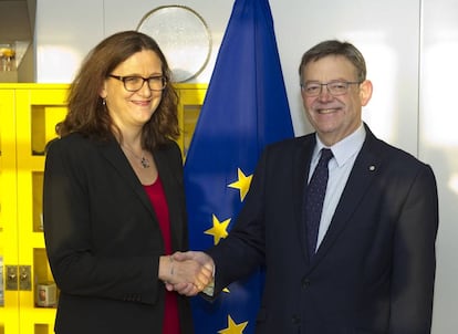 El president de la Generalitat, Ximo Puig, se ha reunido hoy en Bruselas con la comisaria europea de Comercio, Cecilia Malström.