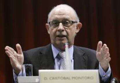 El ministro de Hacienda, Cristóbal Montoro, durante su intervención en la clausura de la jornada sobre planes y fondos de pensiones que organiza la Fundación Inverco, hoy en Madrid.