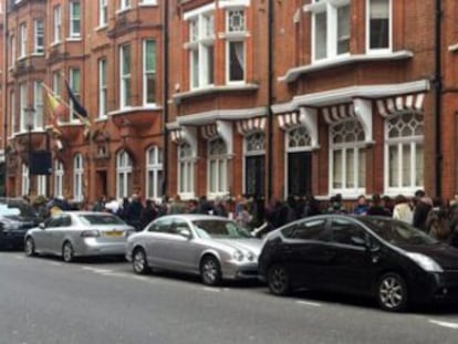 Colas en el consulado español en Londres